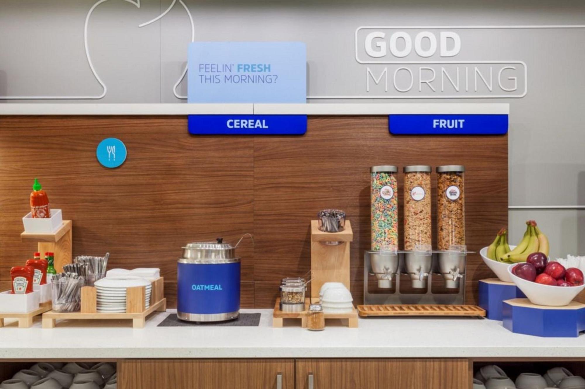 Holiday Inn Express & Suites Fresno Airport By Ihg Φρέσνο Εξωτερικό φωτογραφία